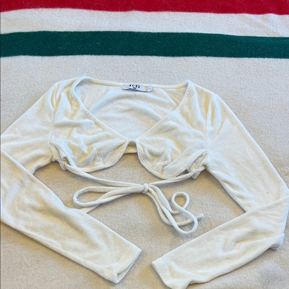 Elegant White Long Sleeve Tie Front Crop Top - Picture 1 of 3
